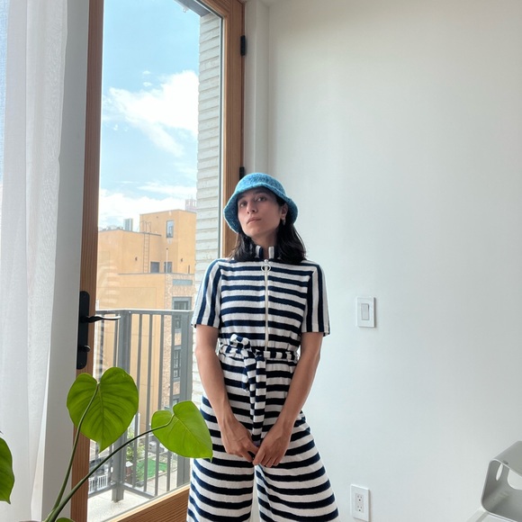 Thrifted terry cloth jumper, approx size S-M. Perfect for a beach or lake day 🥰 - Picture 2 of 7